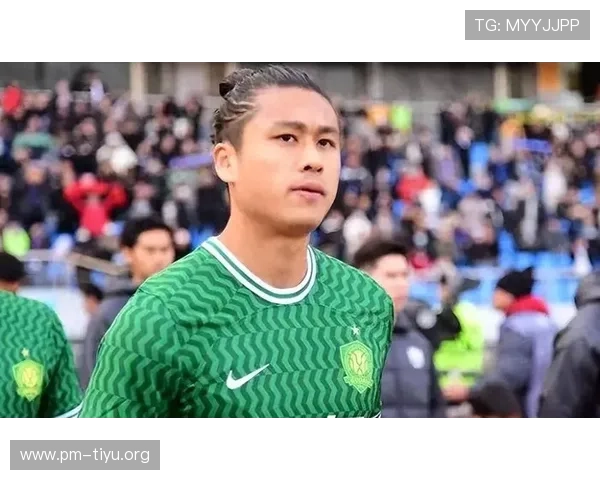 张玉宁赛后与印尼归化球员迪克斯交换球衣两人曾同队效力重逢情深